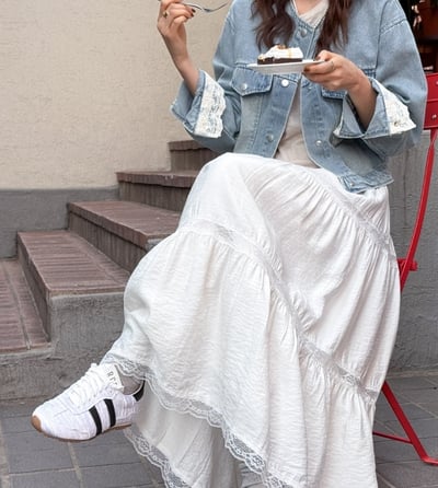 袖口繡蕾絲設計淺藍牛仔外套3