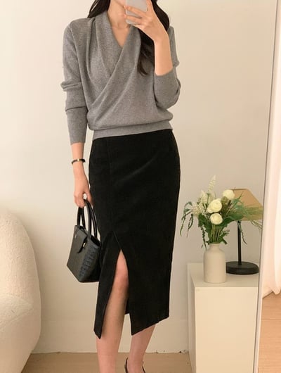 微垂墜交錯V領針織衫5