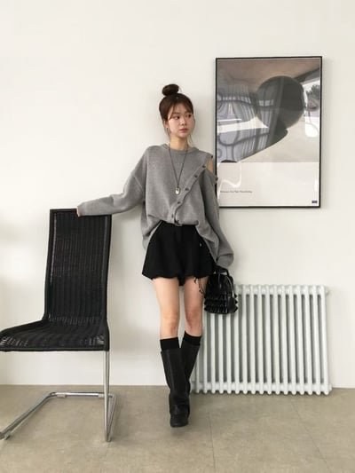 側排釦造型長版針織衫7