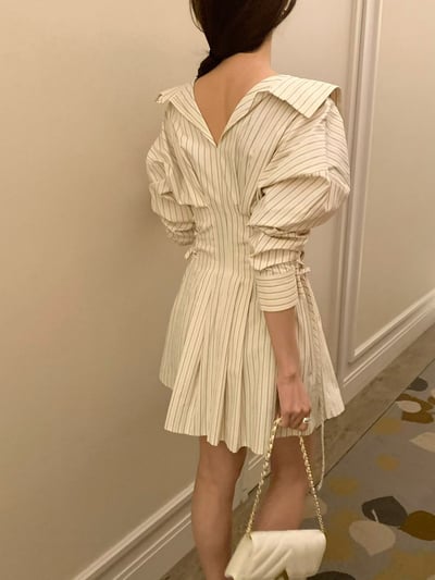 翻領設計兩側綁結直條紋襯衫短洋4