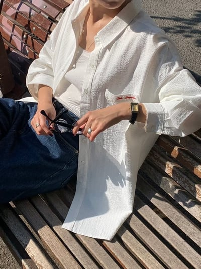 口袋刺繡壓紋長版襯衫1