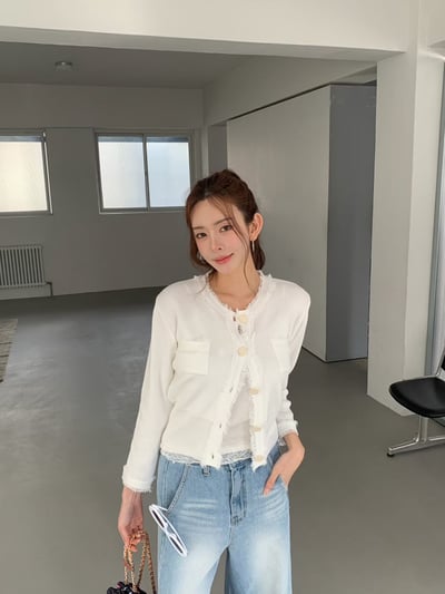 大圓釦抓破感滾邊設計針織衫4