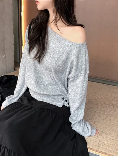 斜肩下擺排釦素色柔軟羊毛上衣（羊毛10%+安格拉羊毛5％）2