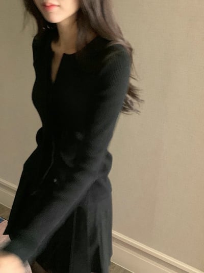 圓領合身款細坑紋排釦針織衣4