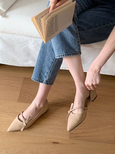 尖頭側綁結鏤空造型平底鞋2