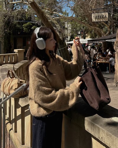 Ｖ領泡泡袖金牌logo厚款針織衣1