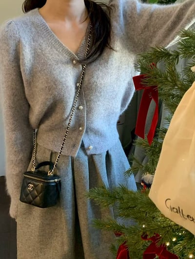 公主袖Ｖ領珍珠釦短毛針織衫1