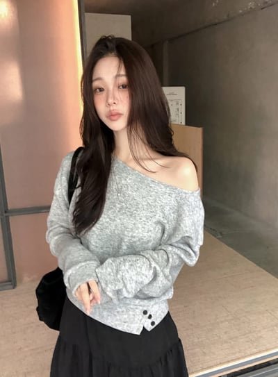 斜肩下擺排釦素色柔軟羊毛上衣（羊毛10%+安格拉羊毛5％）8