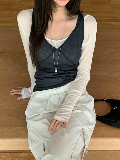 Ｖ領背心+透感薄款Ｔ兩件式SET4