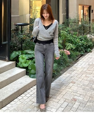 刷淺白黑灰直筒牛仔褲3