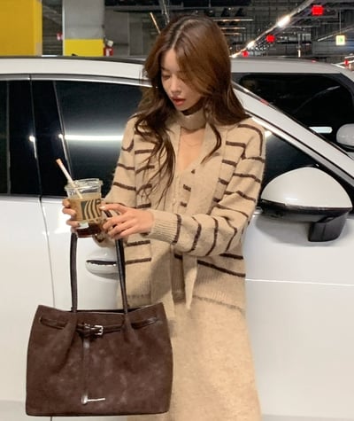 附綁巾V領橫條紋針織外套＋長裙SET2