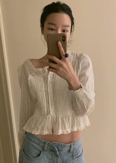 簍空蕾絲方領壓摺短版襯衫4