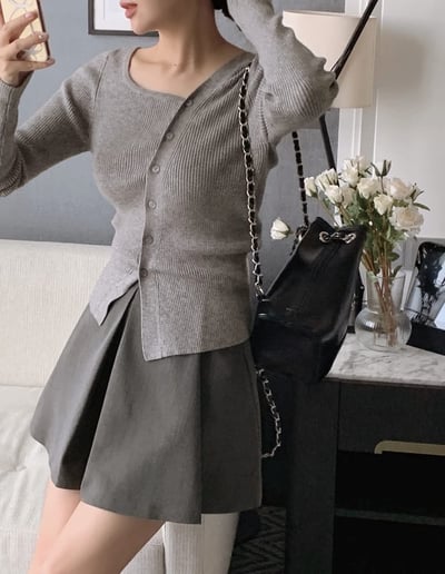 單邊露肩側排釦細坑紋針織衣8