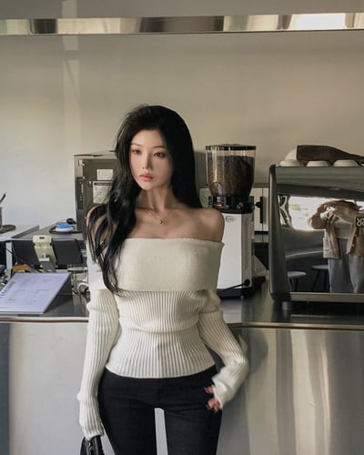 反摺平口翻領坑紋針織上衣6