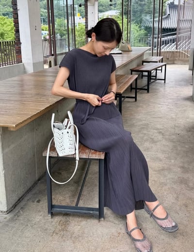 落肩細壓褶上衣（附腰帶）＋ 後開衩長裙SET8
