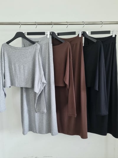 斜肩寬版短腰薄Ｔ+低腰抽繩長裙SET16