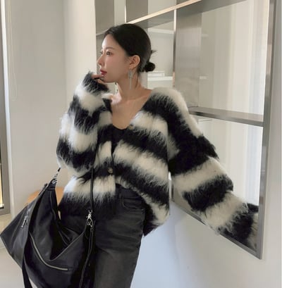 配色寬條紋毛毛落肩外套8