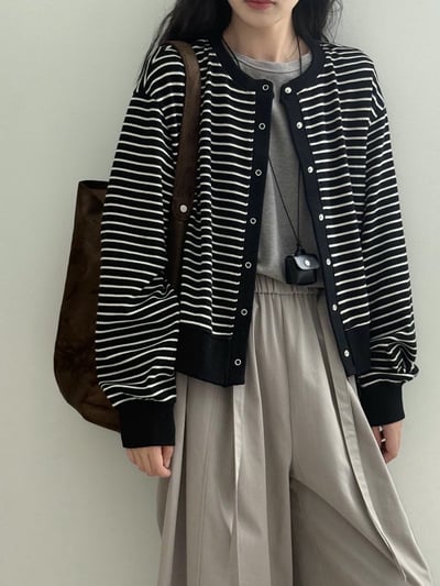 圓領橫條紋排釦棒球外套7