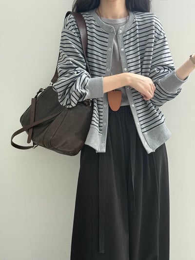 圓領橫條紋排釦棒球外套9