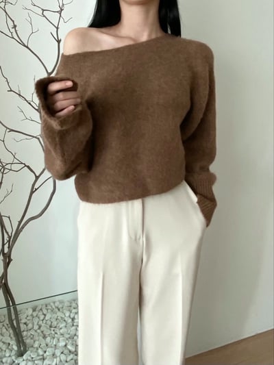 可斜肩短版軟糯毛款針織衣1