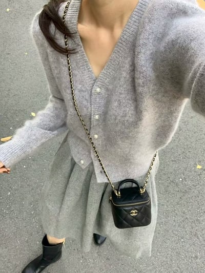 公主袖Ｖ領珍珠釦短毛針織衫2