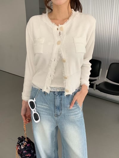 大圓釦抓破感滾邊設計針織衫1