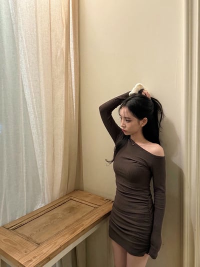 斜肩直坑紋彈力兩側抓皺短洋10