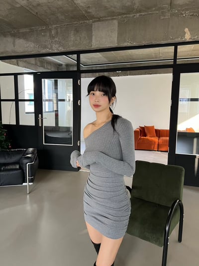 斜肩直坑紋彈力兩側抓皺短洋9