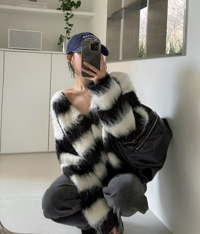 配色寬條紋毛毛落肩外套2