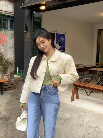 娃娃領菱格紋金釦輕薄羽絨外套11