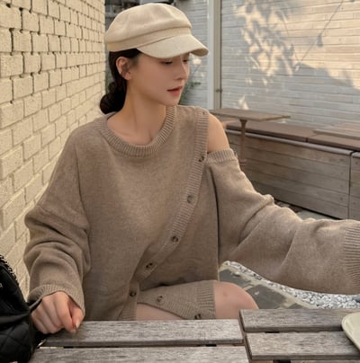 側排釦造型長版針織衫3