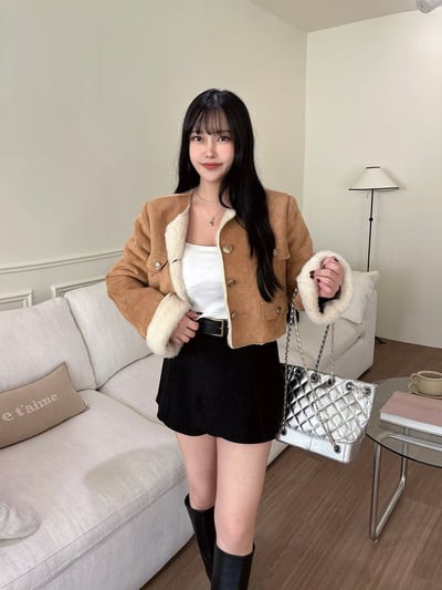 內羊羔毛拼接麂皮金釦短版外套(羊毛60%4