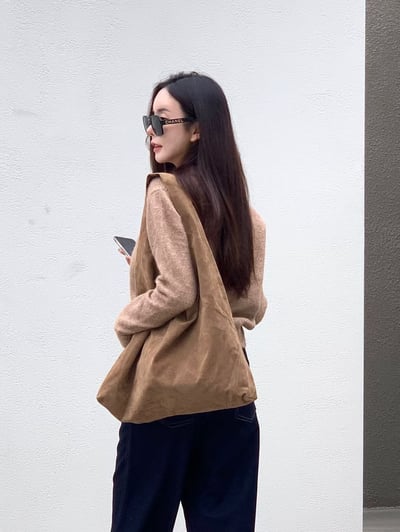 今年夯款！麂皮hobo肩背包7