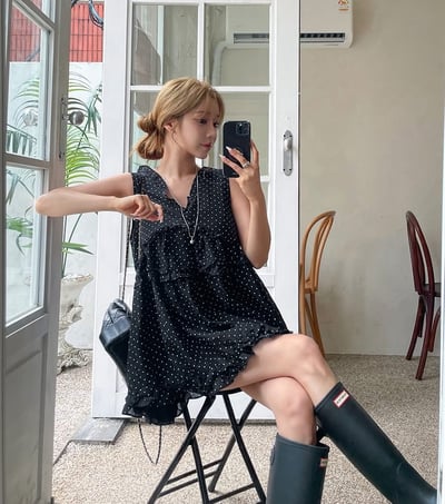 小隻女必備！荷葉滾邊點點背心短洋5