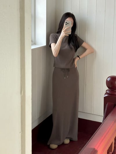 折扣✨高領坑紋短袖上衣＋順身抽繩長裙SET(可拆買）1