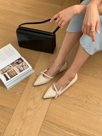 尖頭側綁結鏤空造型平底鞋1