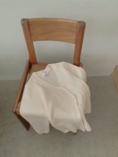 Ｖ領牌釦開衩下擺針織衣13