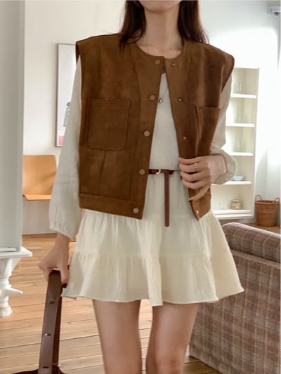 極簡圓領雙口袋麂皮背心1