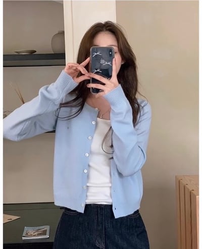 多色款！金牌小logo圓領排釦短版針織衣17