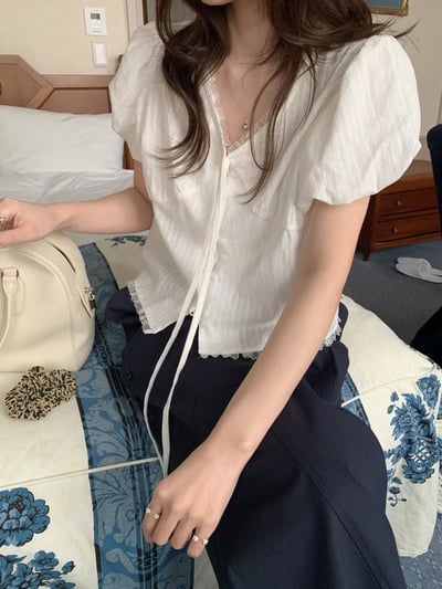 蕾絲拚接花苞袖短上衣2