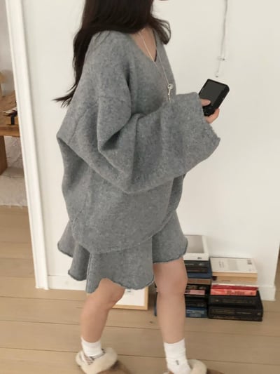 素色Ｖ領寬鬆針織衫＋針織短裙SET1