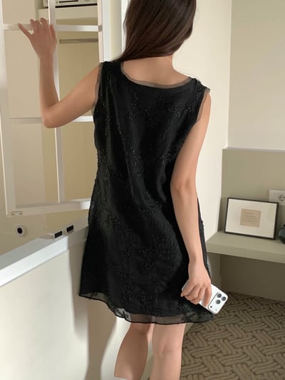 拼接網紗Ｖ領花朵刺繡小短洋6