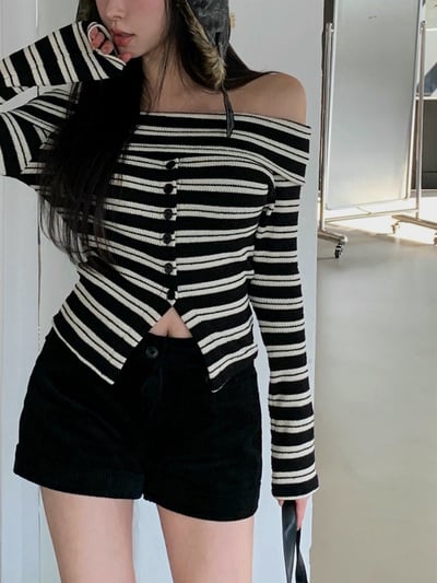 反摺領條紋排釦下開衩針織衣1