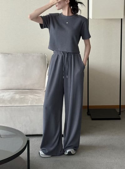 銀牌logo坑紋短袖Ｔ+抽繩寬褲SET3