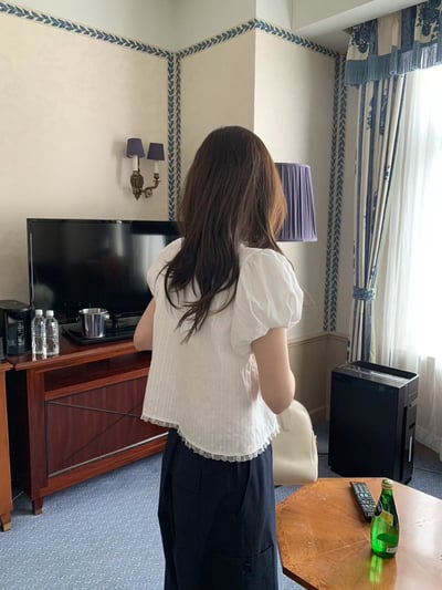 蕾絲拚接花苞袖短上衣3