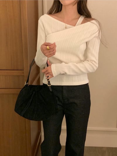 單肩交叉壓紋素色薄款Ｔ5