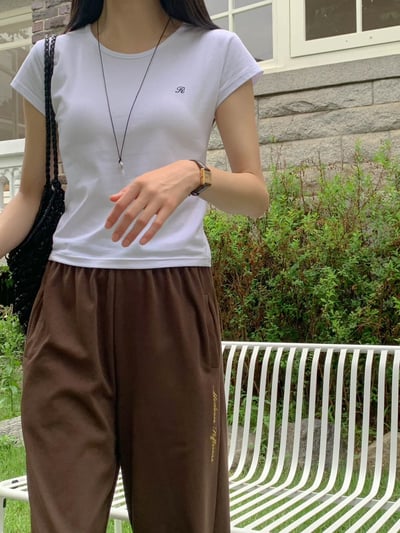 小R刺繡合身短版竹節棉Ｔ12