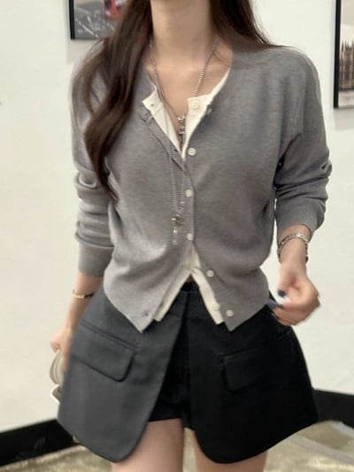 假兩件配色雙層排釦針織衫2