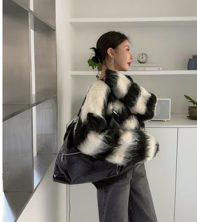 配色寬條紋毛毛落肩外套12