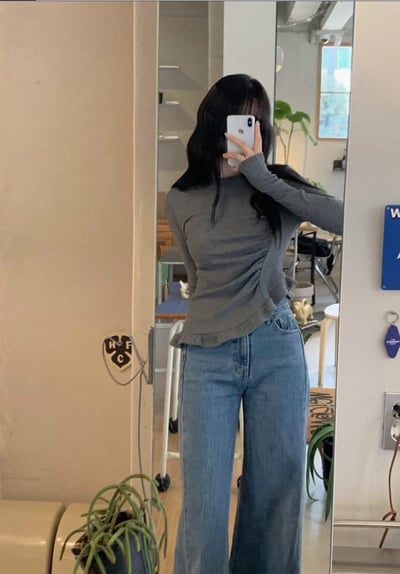 斜切邊荷葉下擺造型螺紋上衣1